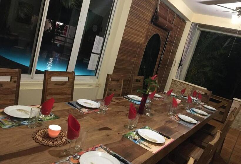 تختخواب و صبحانه La Rose Du Sud