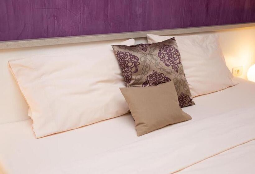 Casino Motel Senator