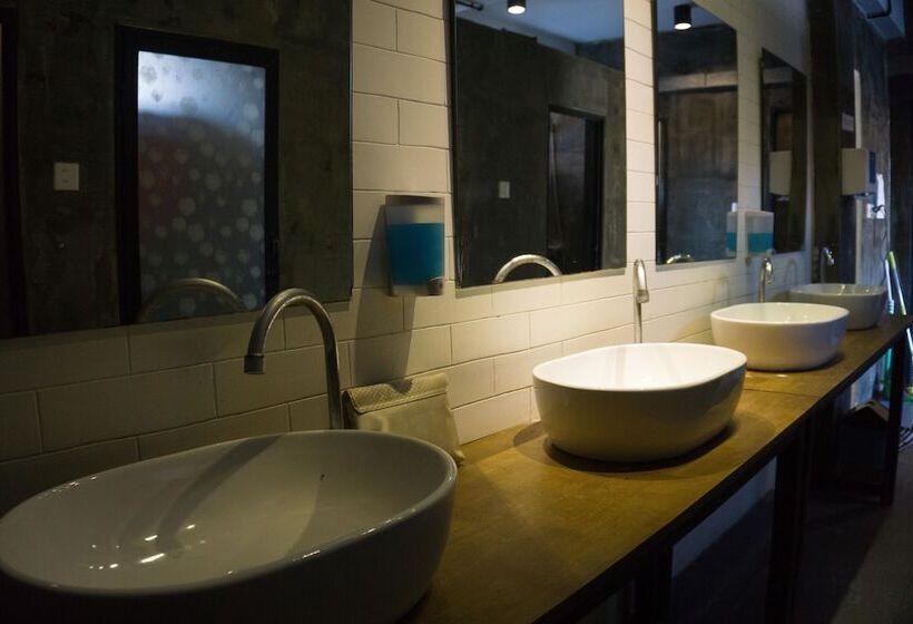 Hostel 9