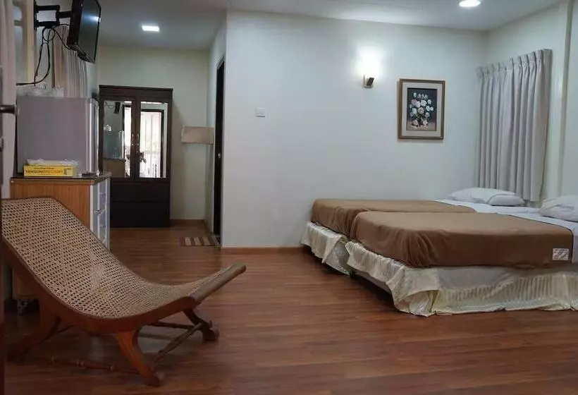 هتل Highland Lodge