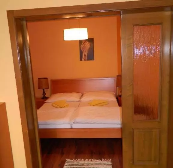 Hotelli Slnecny Dvor
