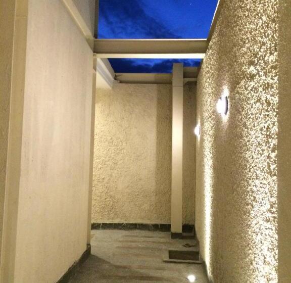 Stone House Hotel Pasay