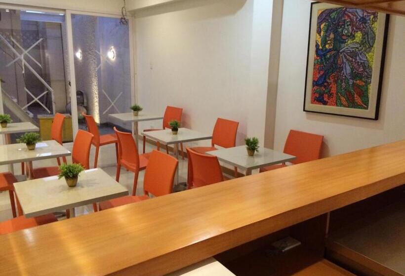 Stone House Hotel Pasay