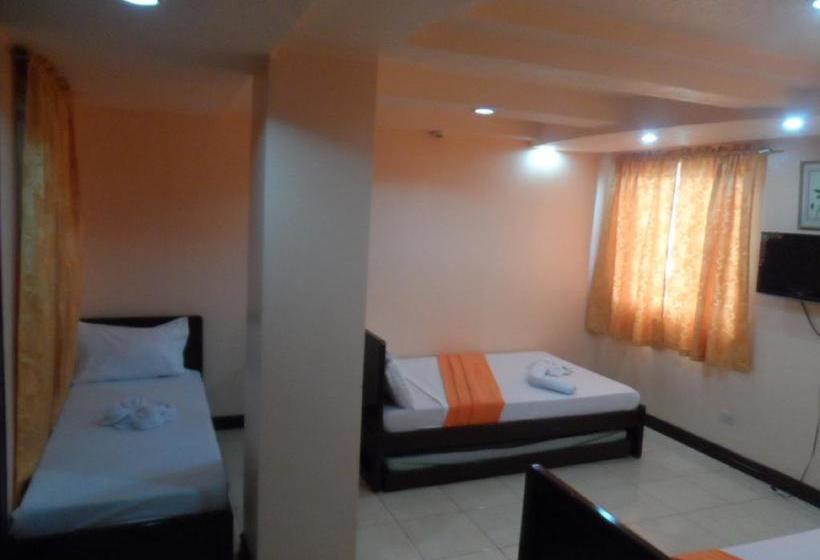 בית מלון כפרי Rooms R Us   Voyagers Palace