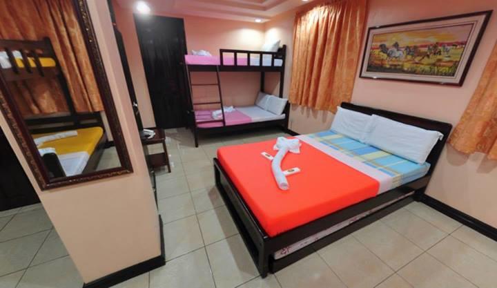 בית מלון כפרי Rooms R Us   Voyagers Palace