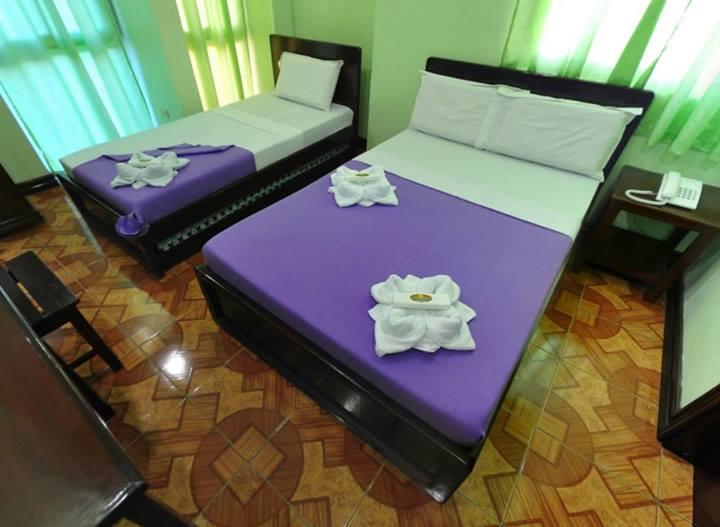 בית מלון כפרי Rooms R Us   Voyagers Palace