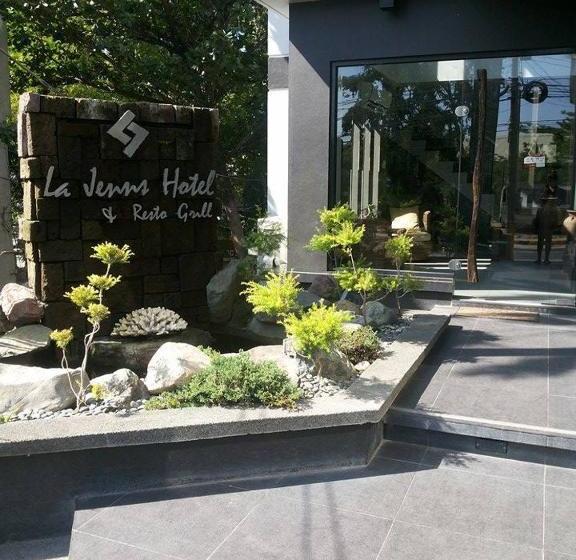 호텔 La Jenns And Resto Grill