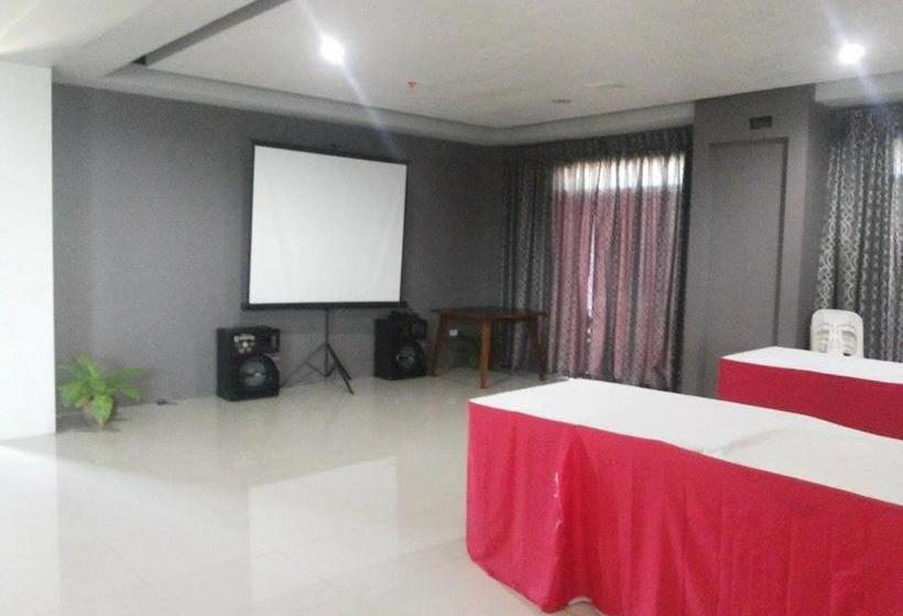 호텔 La Jenns And Resto Grill