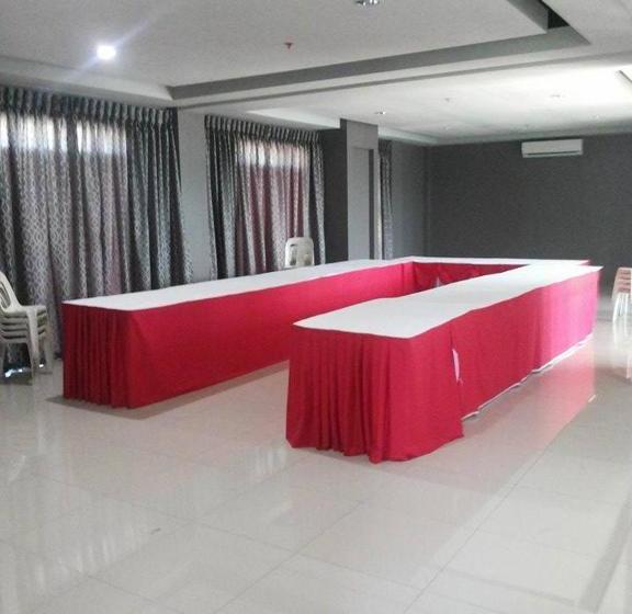 호텔 La Jenns And Resto Grill