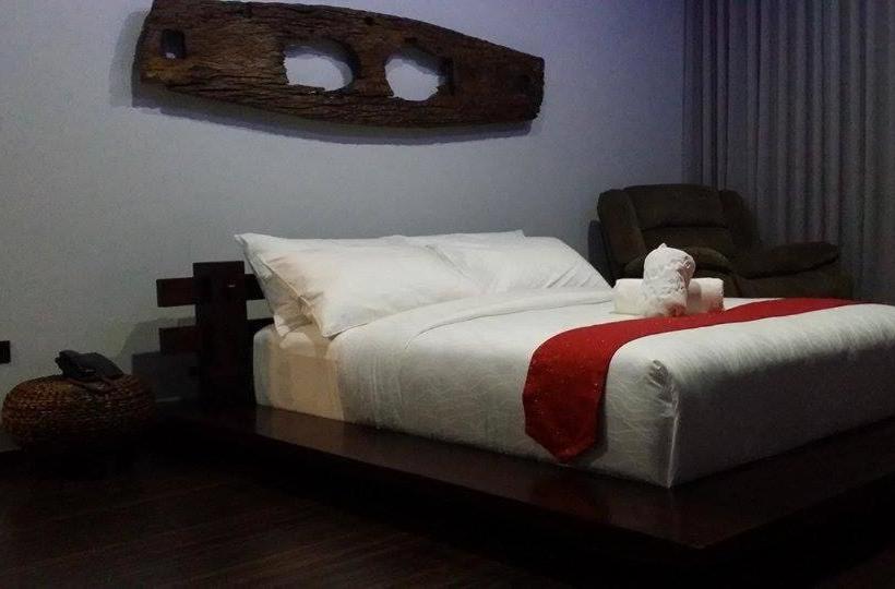 호텔 La Jenns And Resto Grill