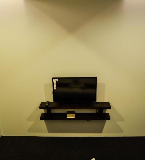 호텔 La Jenns And Resto Grill