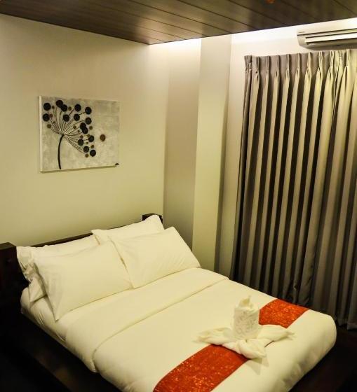 호텔 La Jenns And Resto Grill