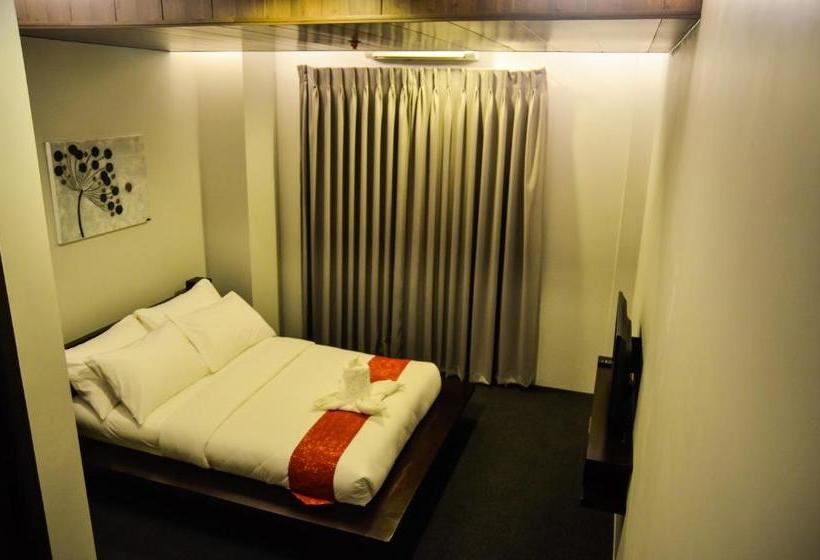 호텔 La Jenns And Resto Grill