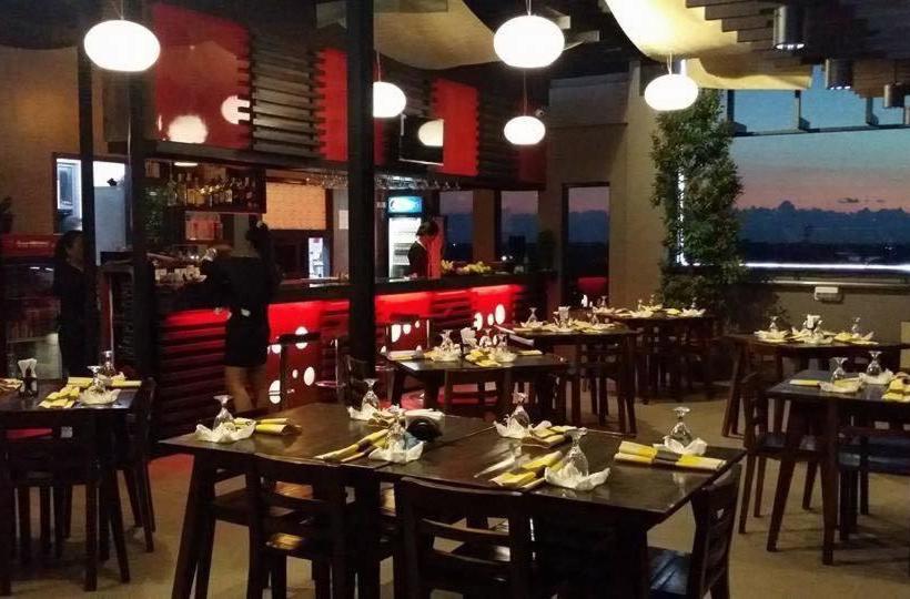 호텔 La Jenns And Resto Grill