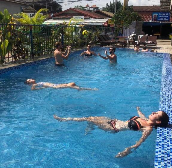 Real Backpackers Hostel Vang Vieng