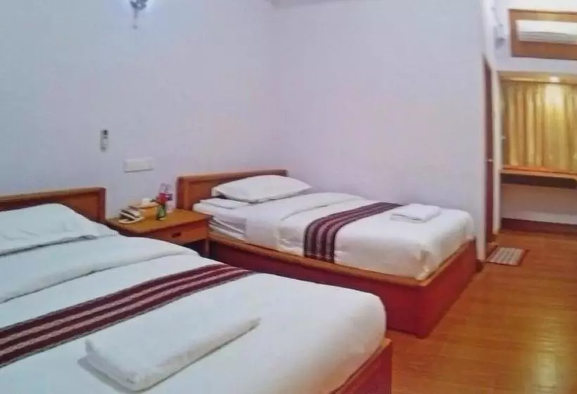Wut Hmon Thit Motel