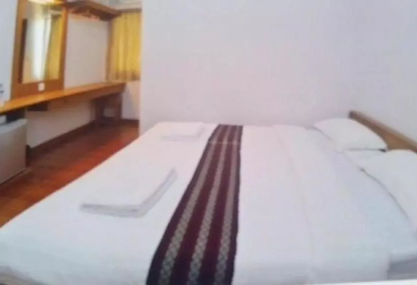 Wut Hmon Thit Motel