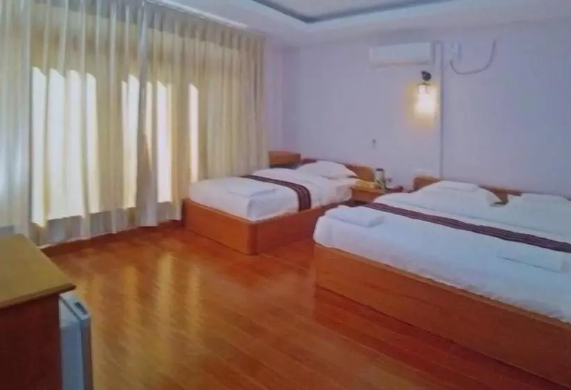 Wut Hmon Thit Motel