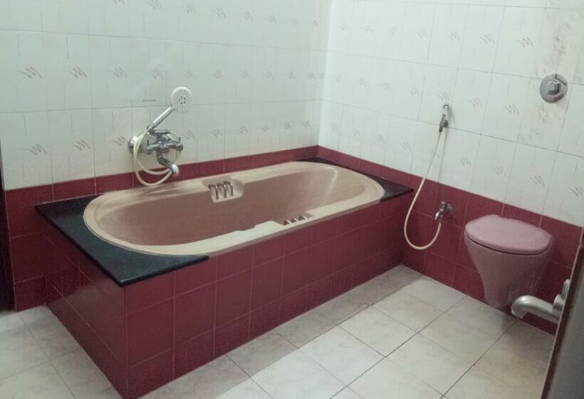 Отель Mehaa Paradise Family Guest House