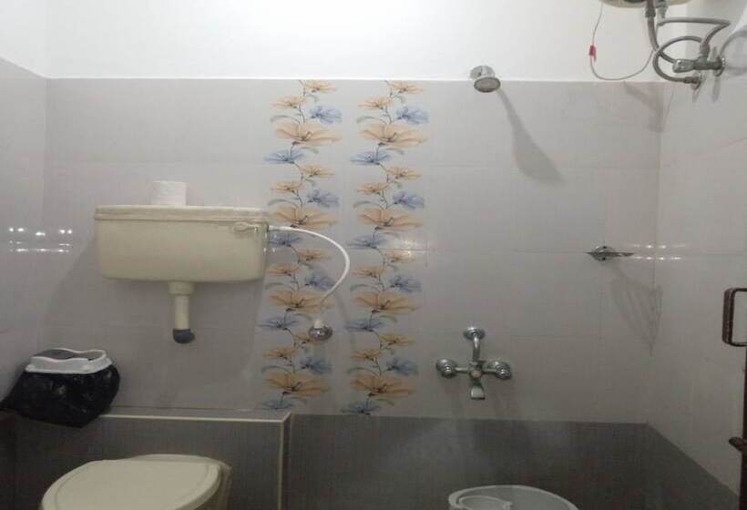 Отель Mehaa Paradise Family Guest House