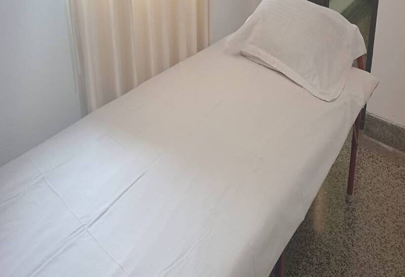 Отель Mehaa Paradise Family Guest House