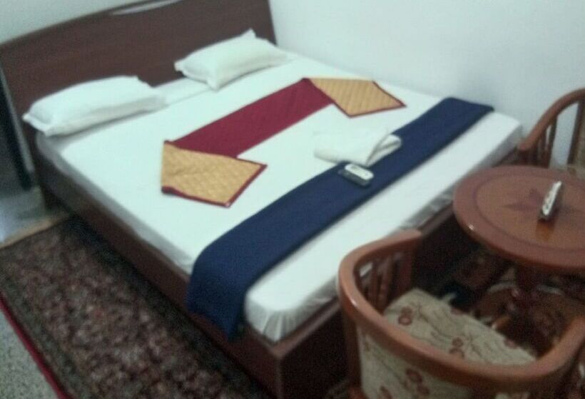 Отель Mehaa Paradise Family Guest House