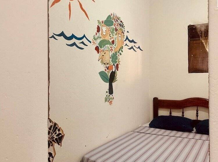 هتل Hostel Volta Ao Mundo