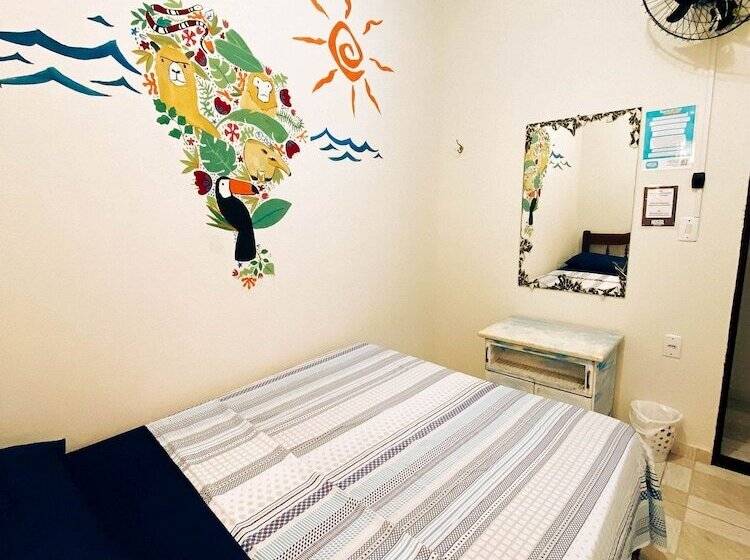 هتل Hostel Volta Ao Mundo