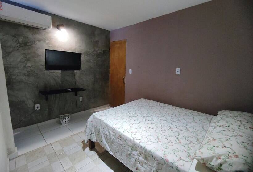 هتل Hostel Volta Ao Mundo