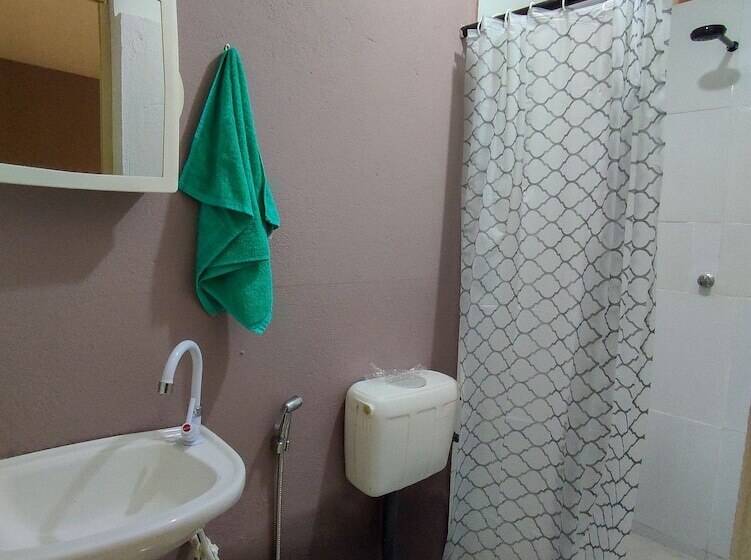 هتل Hostel Volta Ao Mundo