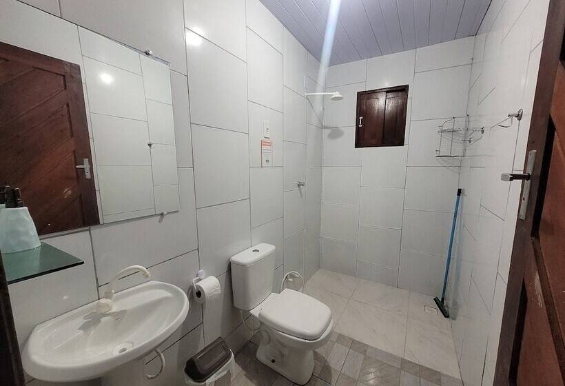 هتل Hostel Volta Ao Mundo