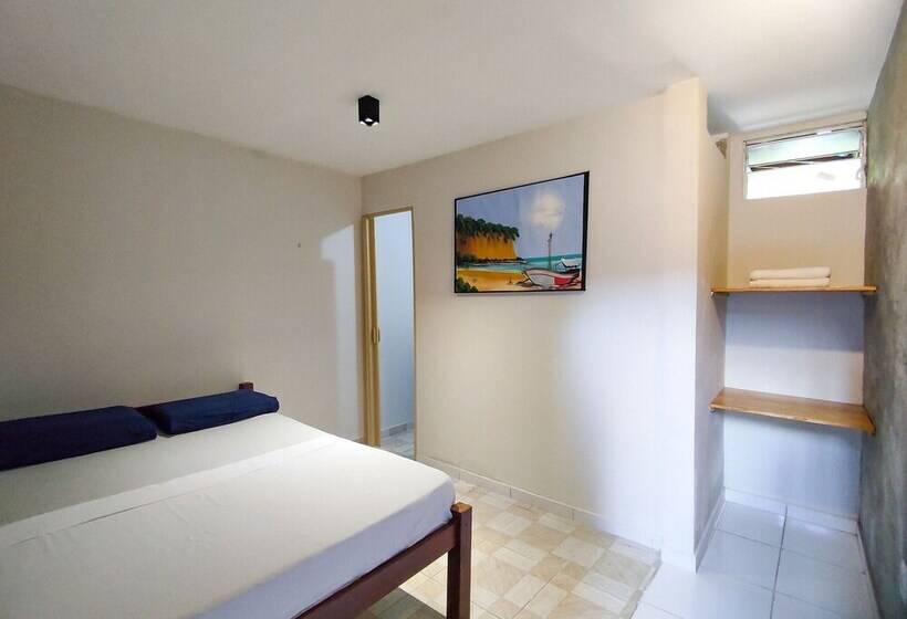 هتل Hostel Volta Ao Mundo