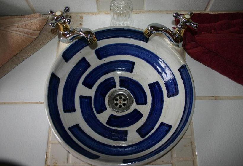 مبيت وإفطار Ambience Inn