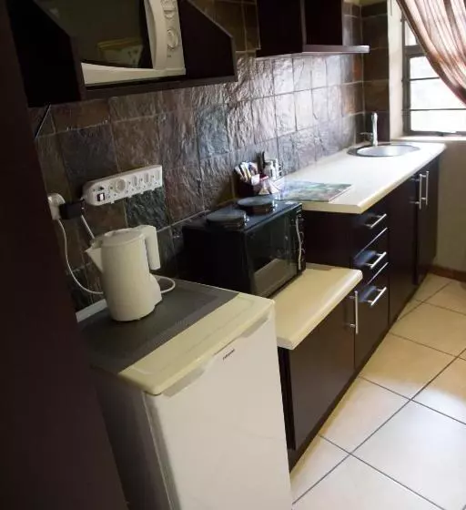 تختخواب و صبحانه Arista Guesthouse