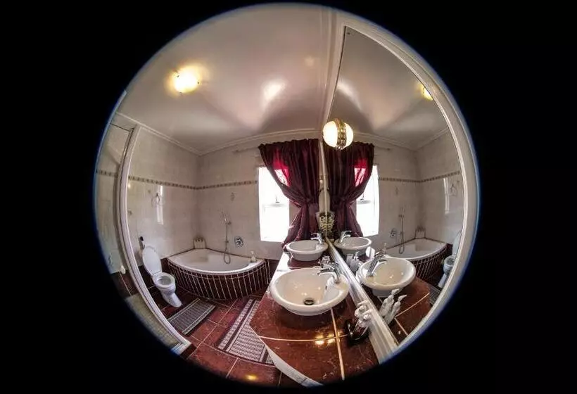 تختخواب و صبحانه Arista Guesthouse