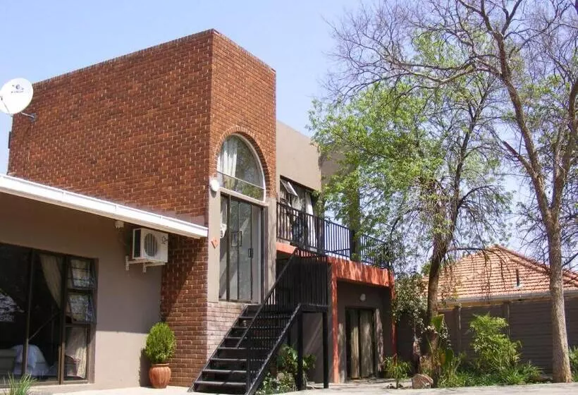 تختخواب و صبحانه Arista Guesthouse