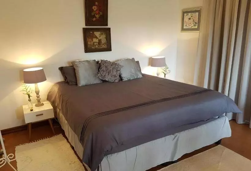 تختخواب و صبحانه Art Gallery Guest House