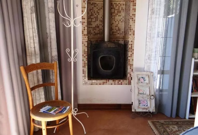 تختخواب و صبحانه Art Gallery Guest House