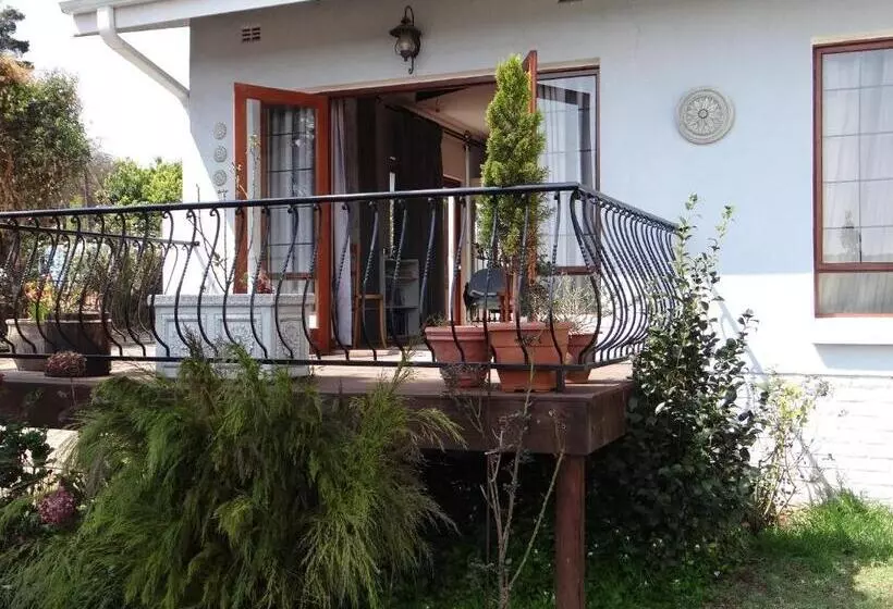 تختخواب و صبحانه Art Gallery Guest House