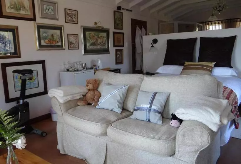 تختخواب و صبحانه Art Gallery Guest House