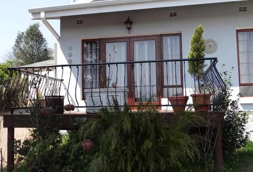 تختخواب و صبحانه Art Gallery Guest House