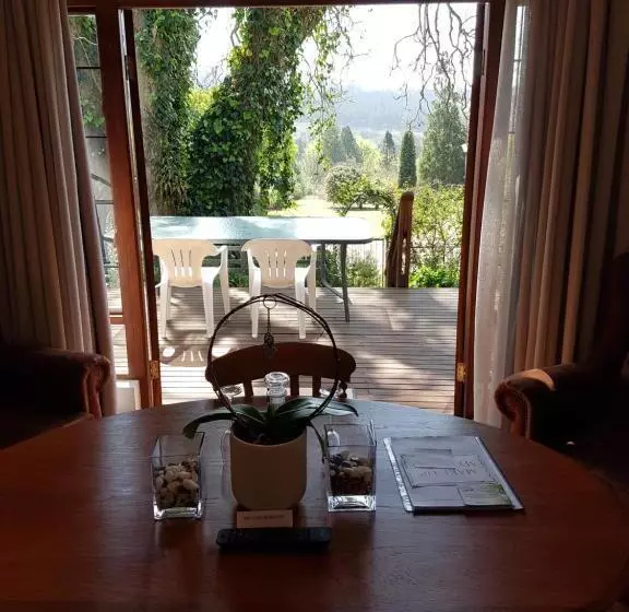 تختخواب و صبحانه Art Gallery Guest House