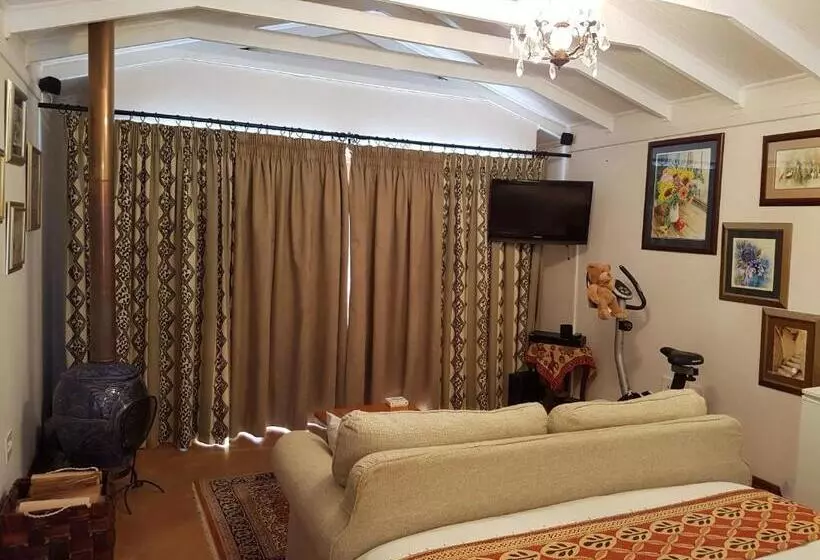 تختخواب و صبحانه Art Gallery Guest House