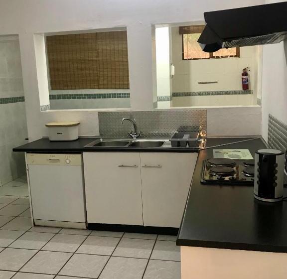 צימר Fairway Guest Lodge