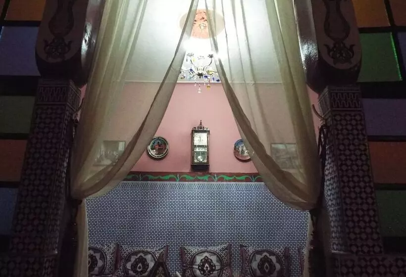 تختخواب و صبحانه Maison Adam