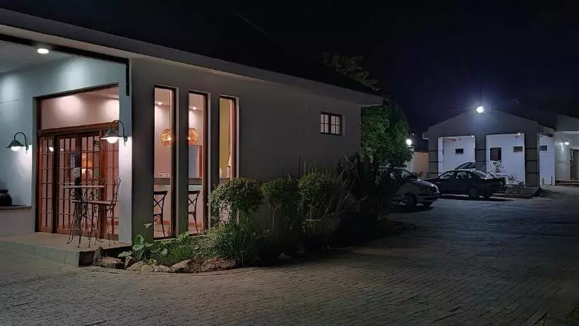 ベッドアンドブレックファースト Shonalanga Lodge