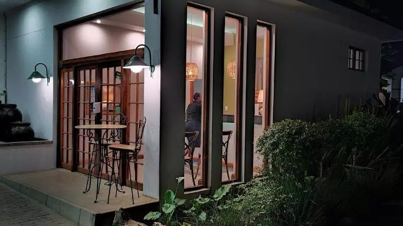 ベッドアンドブレックファースト Shonalanga Lodge