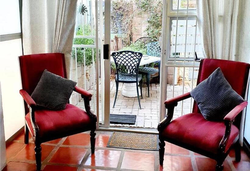 住宿加早餐 Skinkikofi Guest House