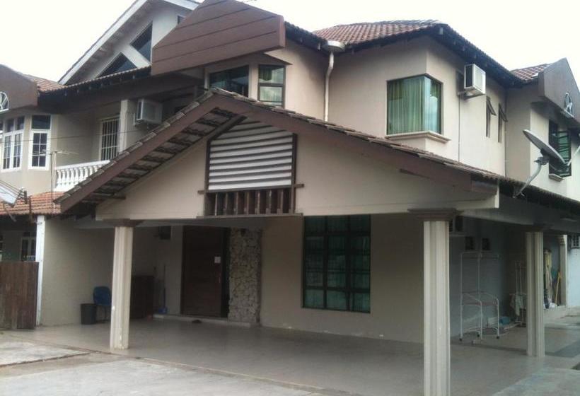 Hotelli Alor Akar Homestay