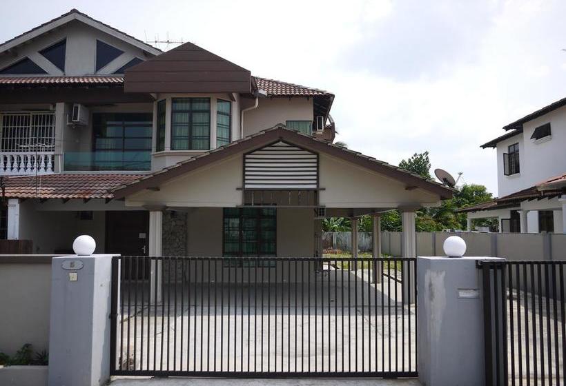 Hotelli Alor Akar Homestay